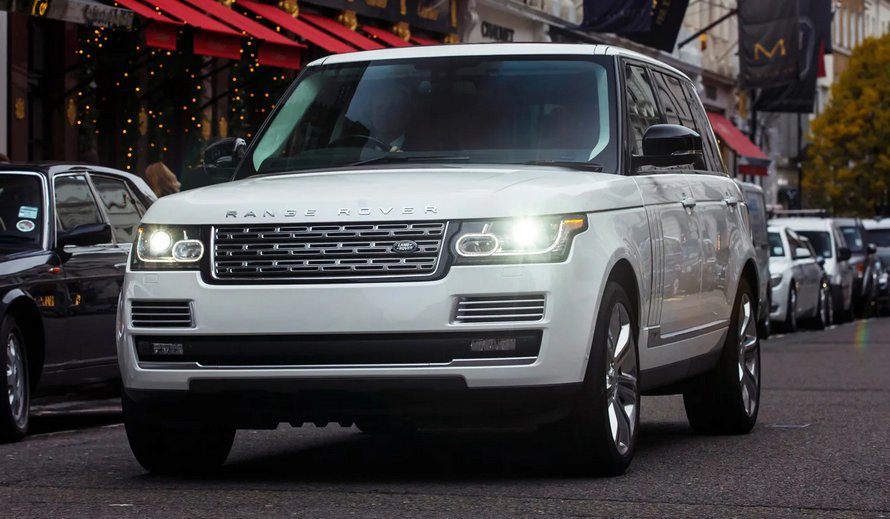 What Makes Renting a Range Rover for a Family Trip a Great Idea
